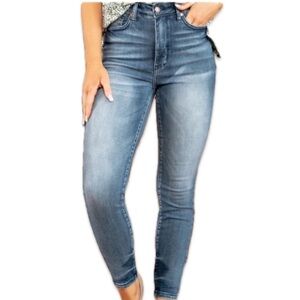 Judy Blue Tummy Control Medium Wash Skinny Jean